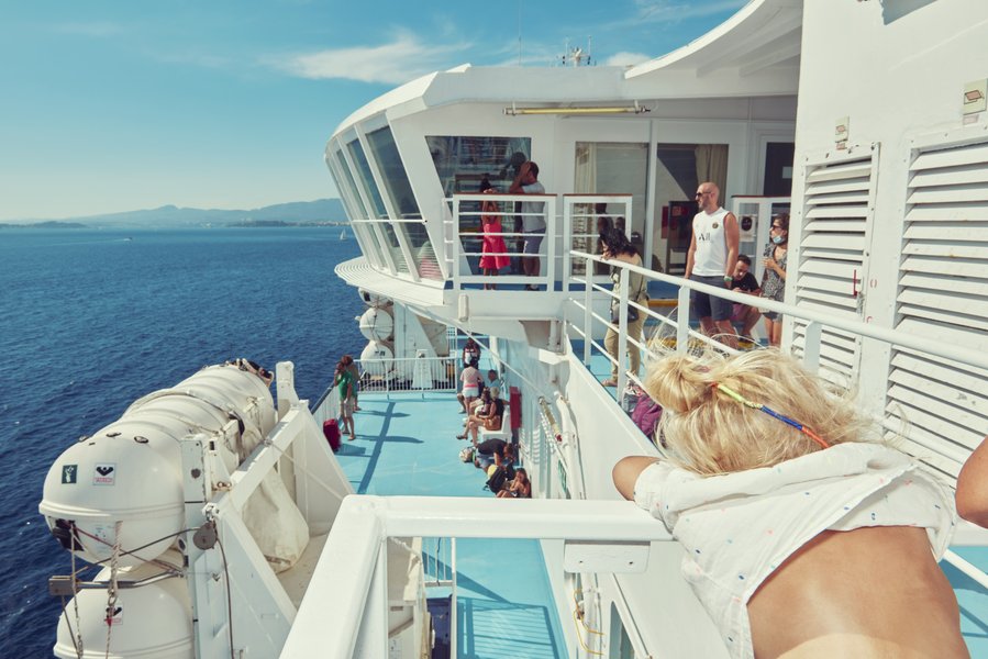 Kourtney Roy, Arrivée à Sardaigne, 2022, série In Between / Entre Deux Mondes, Grande Commande Photojournalisme – exposition à la Cité de l’économie