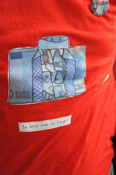  Tee-shirt What is the use of money?