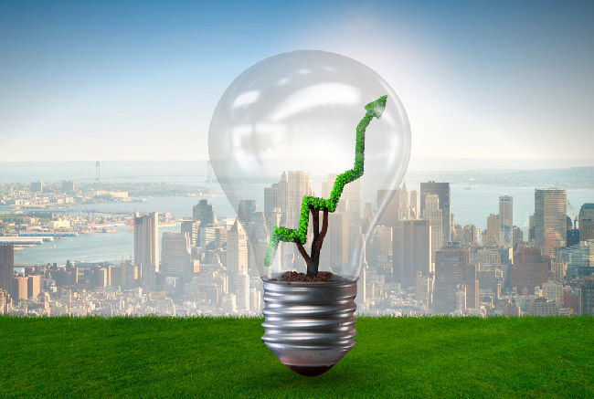  Symbole de croissance durable : une ampoule transparente renfermant un arbre dont les branches forment une flèche ascendante, illustrant l’innovation verte et la prospérité économique. En arrière-plan, une ville moderne évoque l’harmonie entre écologie et développement urbain.