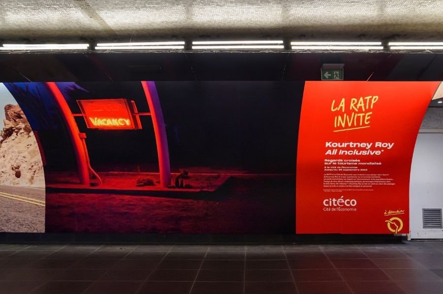 Kourtney Roy – All Inclusive s'invite dans le métro parisien