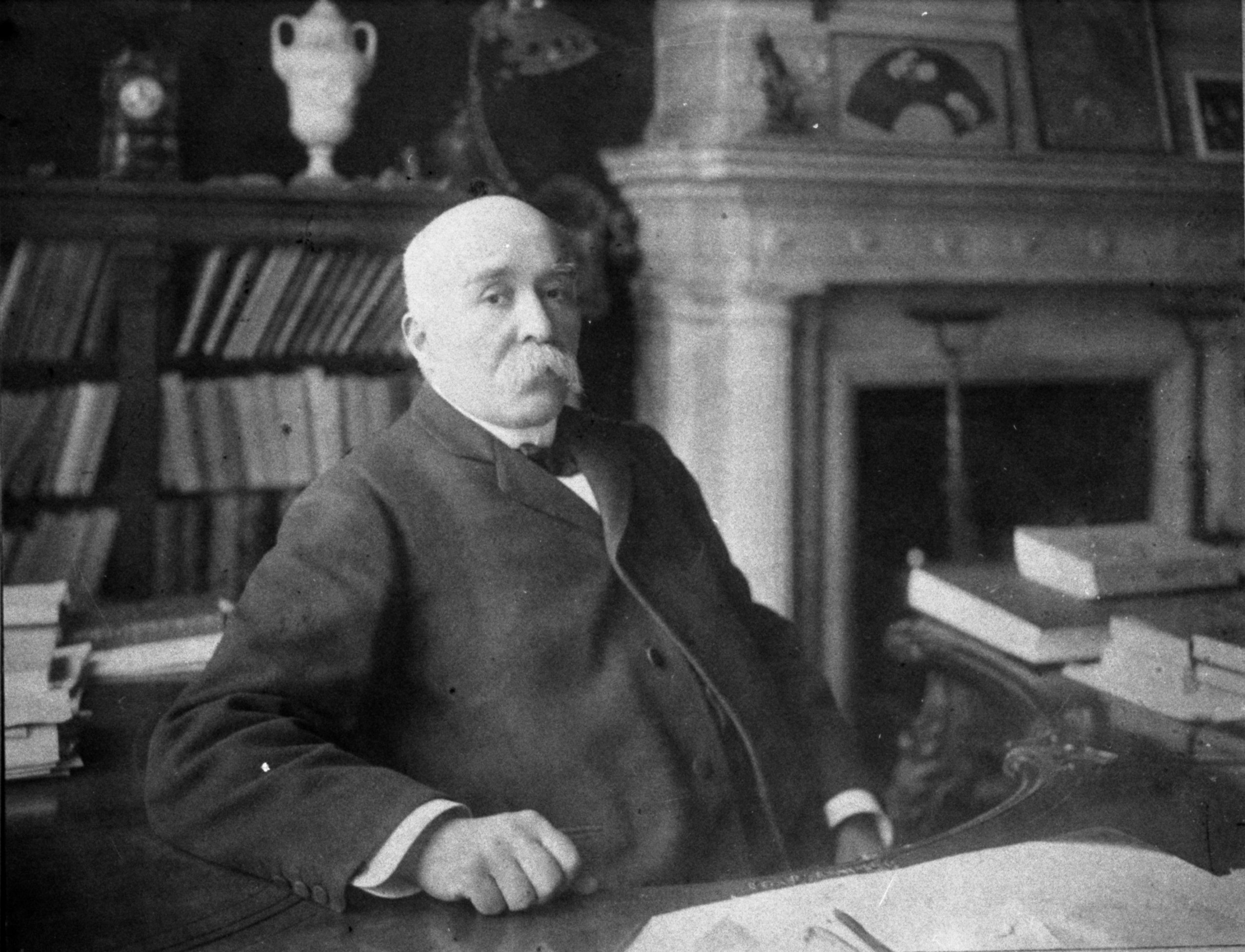 Clemenceau, portrait dans son bureau