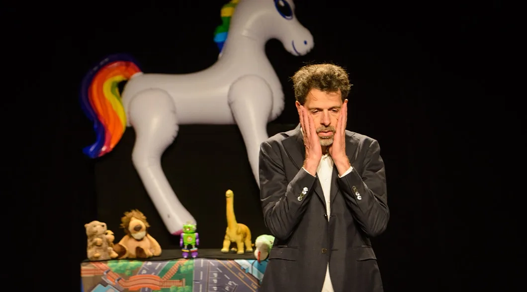 Une licorne dans la pièce