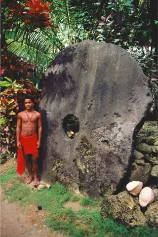 Stone wheel of Yap - Banque de France collection Stone wheel of Yap - Banque de France collection
