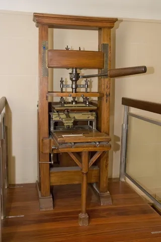 Press to assignats(banknotes used during the French Revolution) of the Currency of Paris - Photo Exchanges of Paris Press to assignats(banknotes used during the French Revolution) of the Currency of Paris - Photo Exchanges of Paris